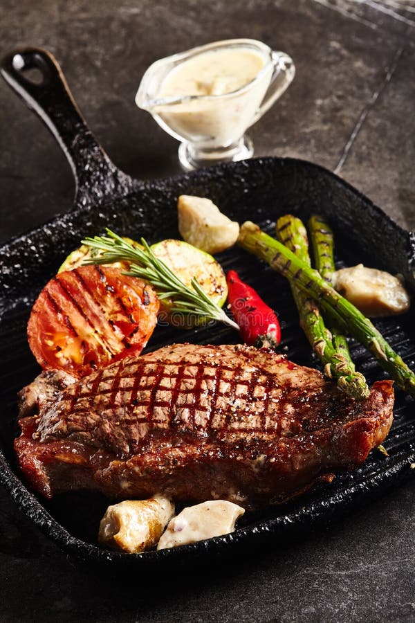 Grillad remsabiff royaltyfria bilder Grillad remsabiff royaltyfria bilder