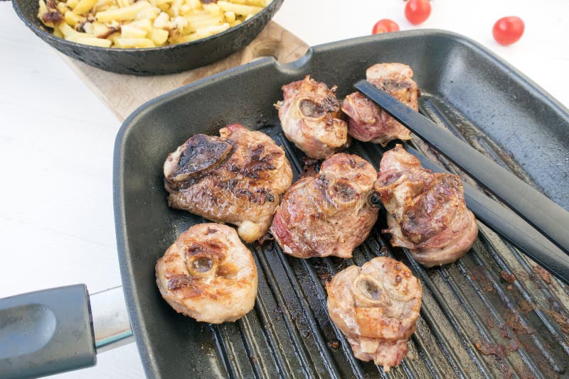 Grillade kalkonstycken royaltyfria foton Grillade kalkonstycken royaltyfria foton