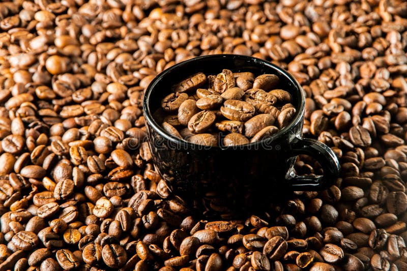 Grillat kaffe i kopp royaltyfri bild Grillat kaffe i kopp royaltyfri bild