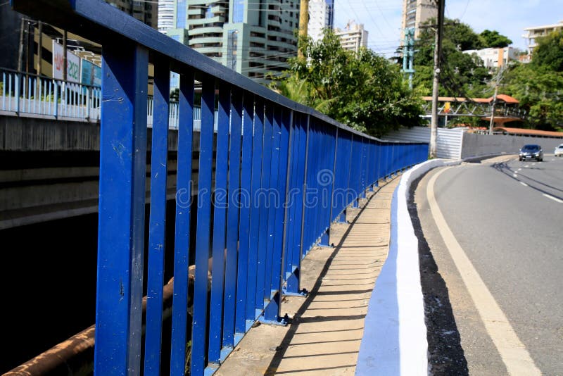 Grille De Protection Du Pont Image éditorial - Image du balustrade,  passerelle: 206755480