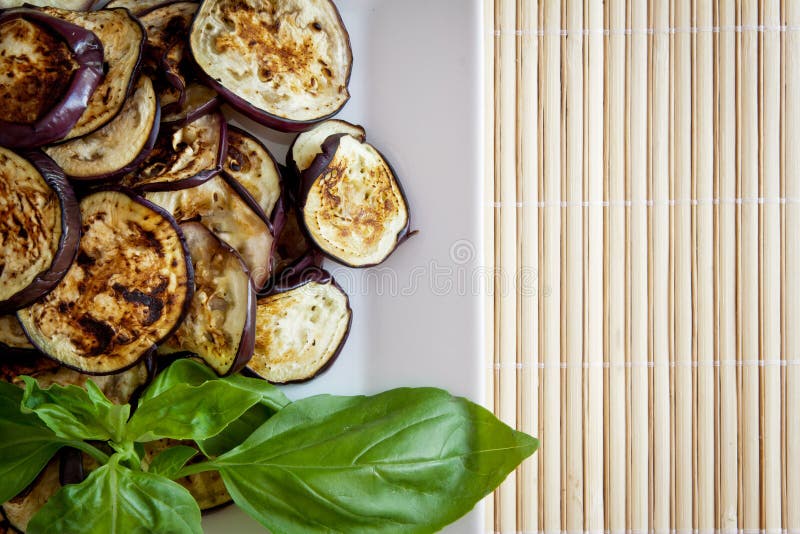 Grilled aubergines with basil