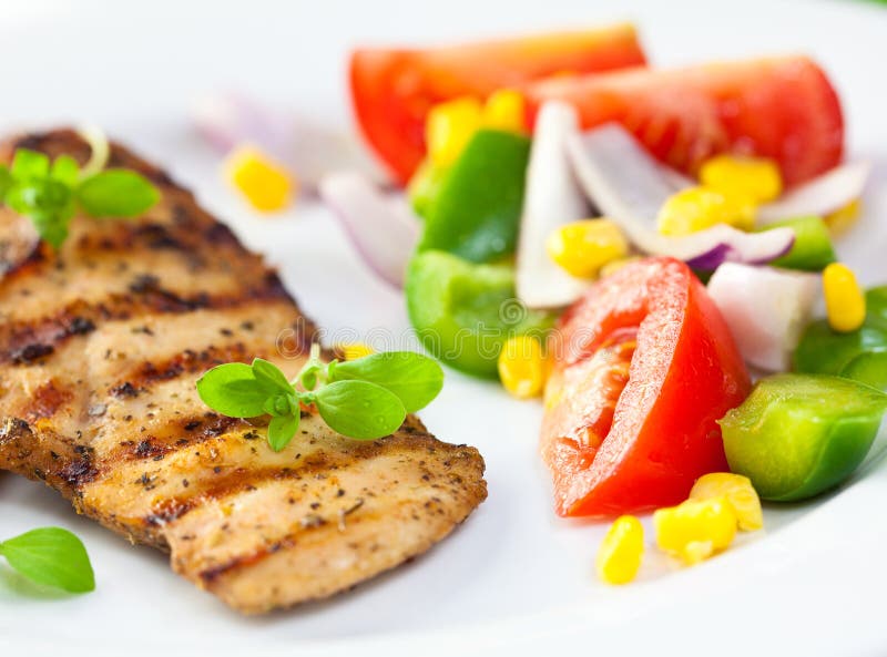 Grilled chicken breast with vegetables