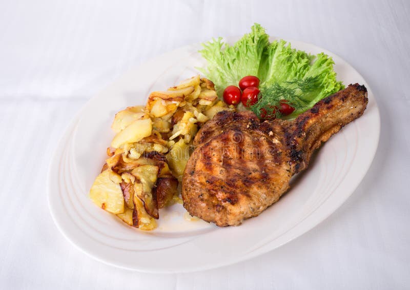 Grilled pork cutlet with potatoes.