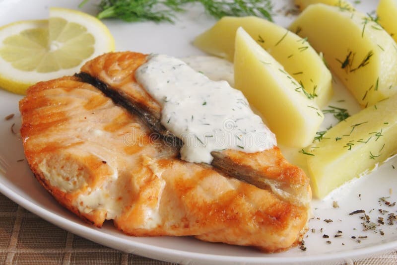 Grilled salmon with sauce