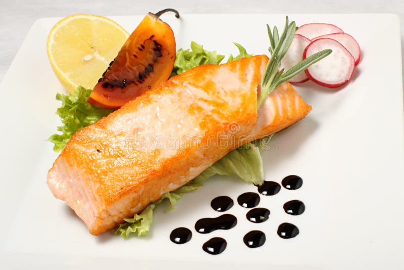 Grilled salmon steak with lemon and radish