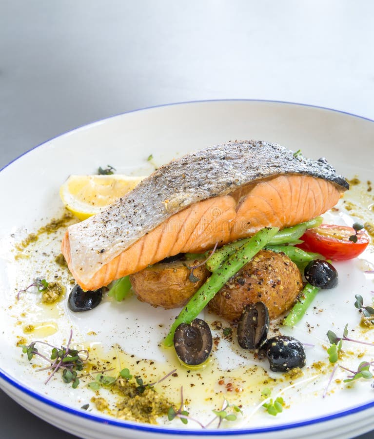 grilled salmon steak pesto