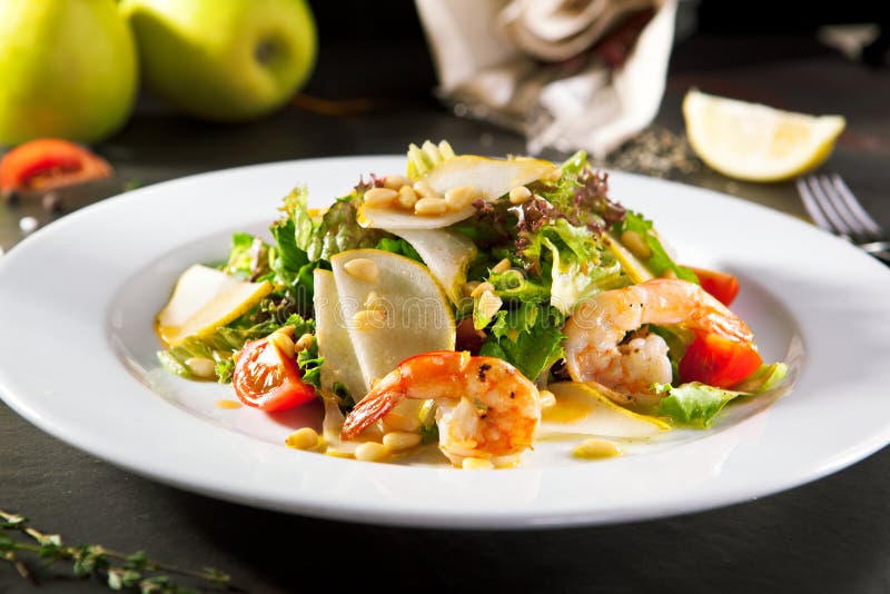 Grilled Shrimp and Pear Salad royalty free stock photos
