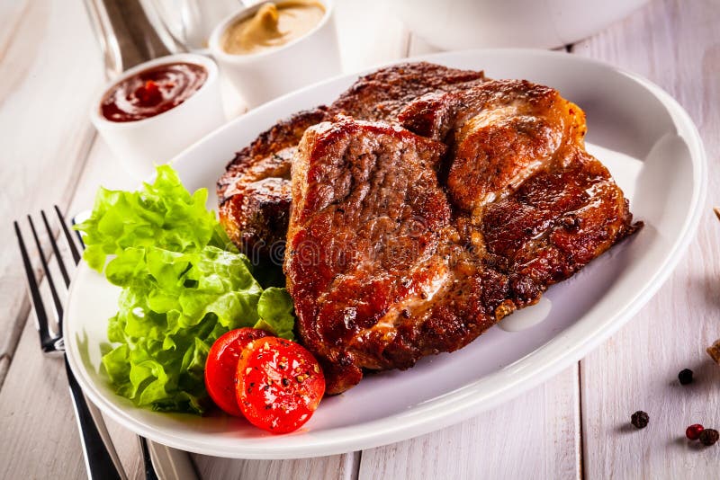 Grilled steak and vegetables on wooden background royalty free stock images Grilled steak and vegetables on wooden background royalty free stock images