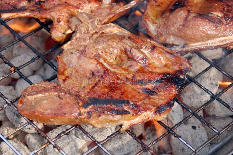 Grillschweinefleisch lizenzfreie stockfotografie Grillschweinefleisch lizenzfreie stockfotografie