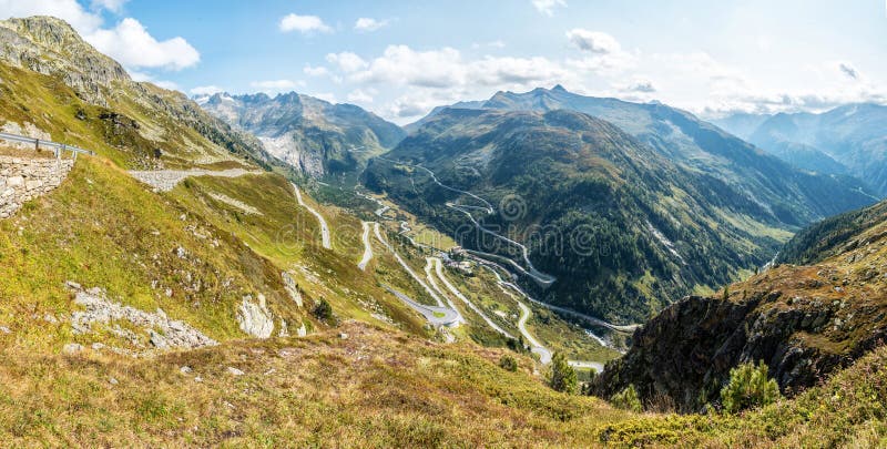 Grimselpass en las montañas de Bernese, Suiza foto de archivo Grimselpass en las montañas de Bernese, Suiza foto de archivo