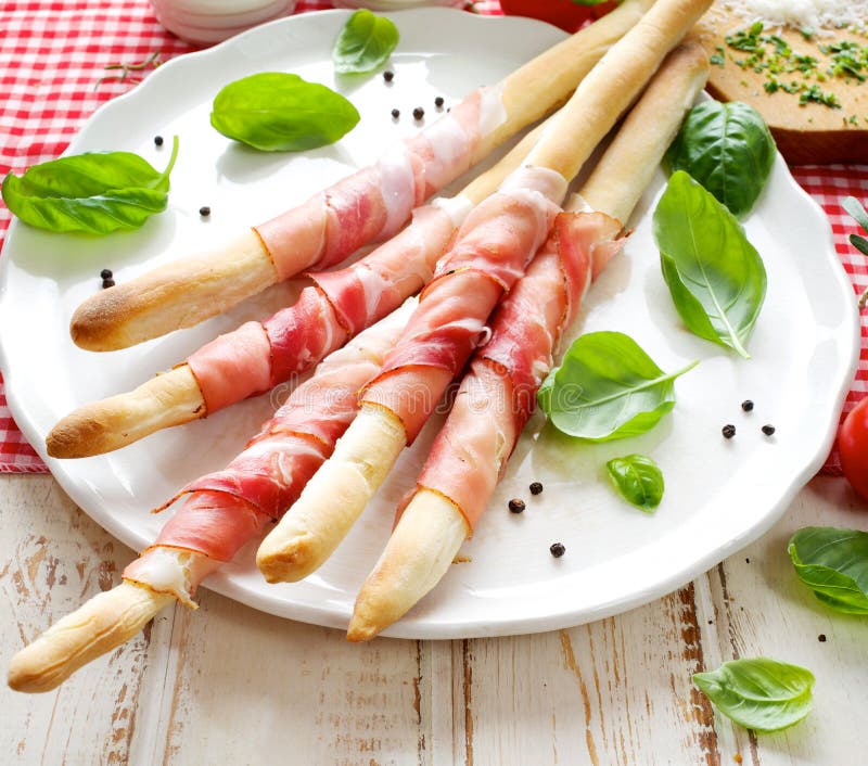 Grissini Wickelte Mit Prosciutto Crudo Ein Stockfoto - Bild von ...