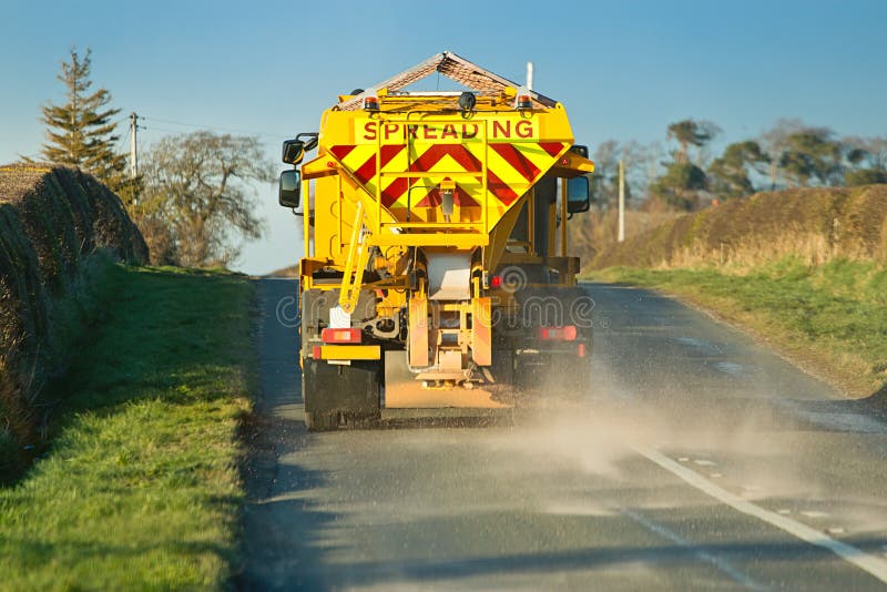 Grit Spreading lizenzfreie stockbilder Grit Spreading lizenzfreie stockbilder