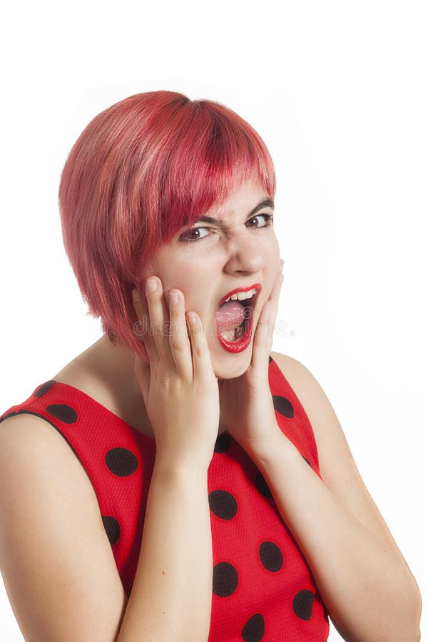 Grito rojo de la muchacha del pelo fotos de archivo libres de regalías Grito rojo de la muchacha del pelo fotos de archivo libres de regalías