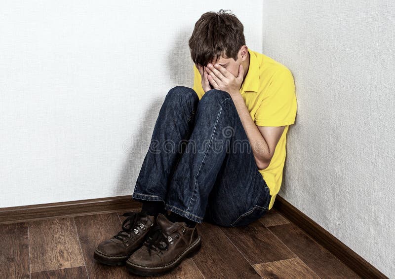 Grito triste do adolescente imagem de stock royalty free Grito triste do adolescente imagem de stock royalty free