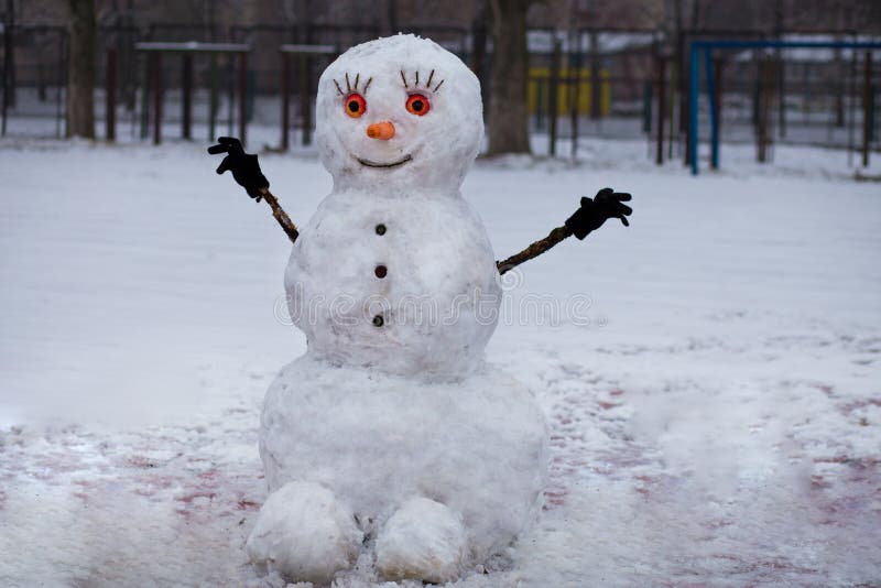 Großer Lustiger Wirklicher Schneemann Im Winter Stockbild - Bild von ...