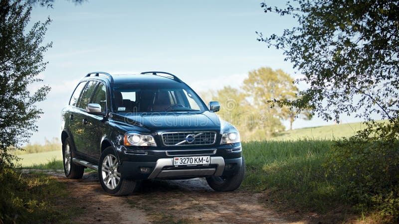 GRODNO BELARUS - MAY 2015 Volvo XC90 4.4 v8 1st generation restyling 4WD SUV test drive in spring field country road. GRODNO, BELARUS - MAY 2015: Volvo XC90 4.4 royalty free stock image GRODNO BELARUS - MAY 2015 Volvo XC90 4.4 v8 1st generation restyling 4WD SUV test drive in spring field country road. GRODNO, BELARUS - MAY 2015: Volvo XC90 4.4 royalty free stock image