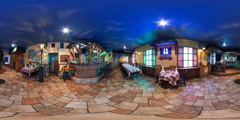 GRODNO, BELARUS - 16 OCTOBRE 2011 : complètement panorama de 360 degrés dans la projection sphérique equirectangular en café de s photos libres de droits GRODNO, BELARUS - 16 OCTOBRE 2011 : complètement panorama de 360 degrés dans la projection sphérique equirectangular en café de s photos libres de droits