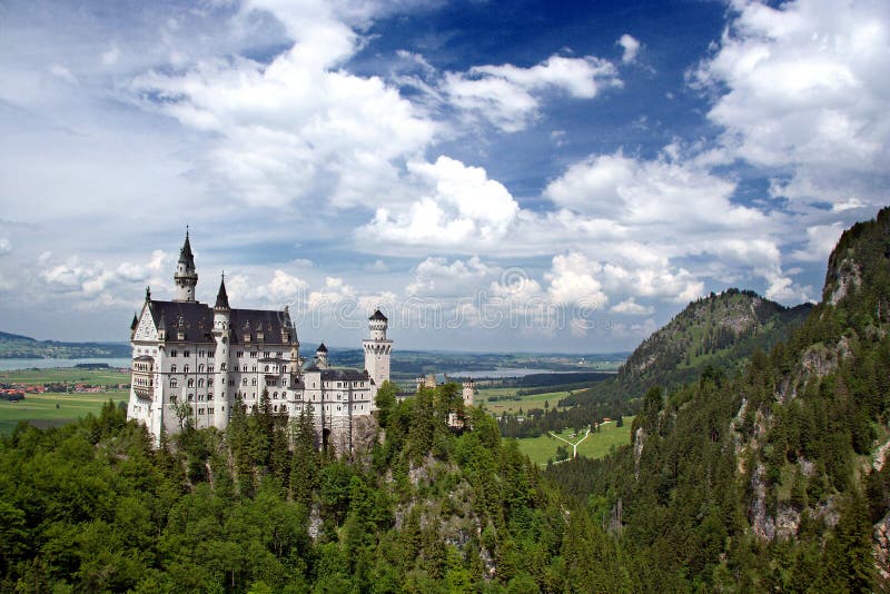 Download Grodowy neuschwanstein obraz stock. Obraz złożonej z sowiciecki - 13328025