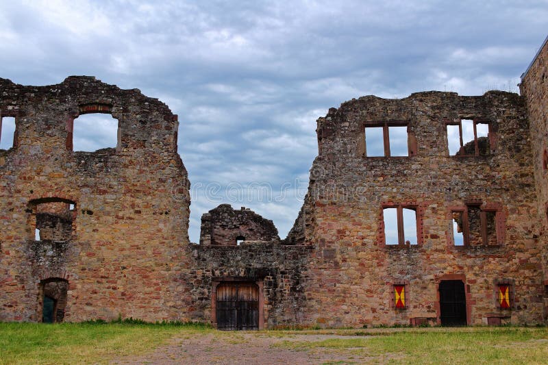 Grodowy ruiny Hochburg podwórze zdjęcie stock Grodowy ruiny Hochburg podwórze zdjęcie stock
