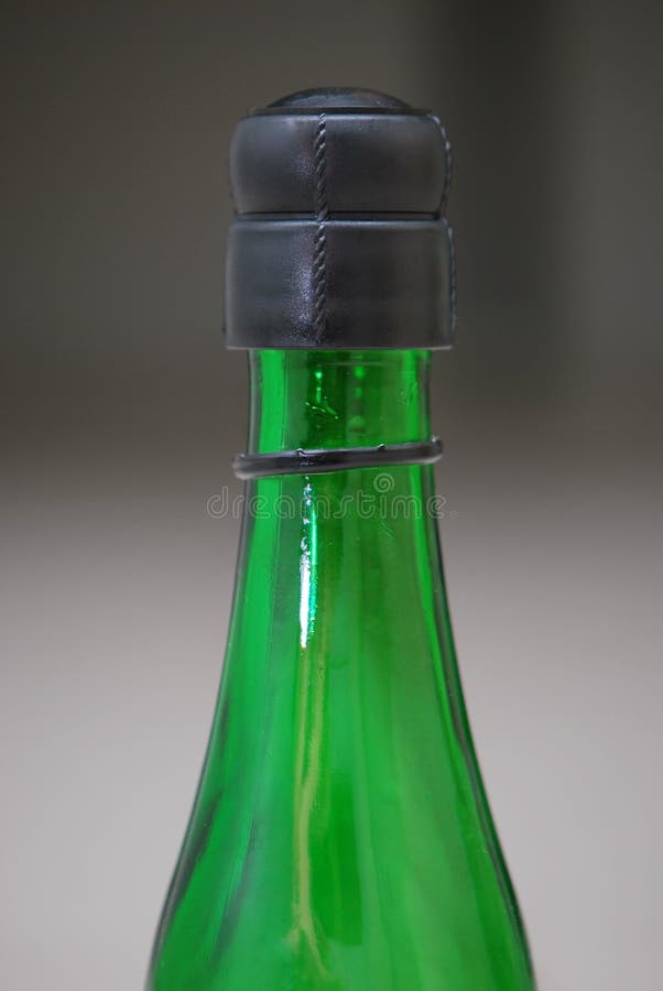 Groene Glasfles royalty-vrije stock afbeelding Groene Glasfles royalty-vrije stock afbeelding