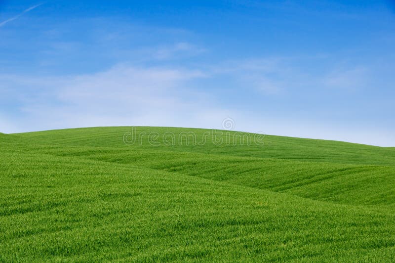 Groene heuvels en blauwe hemel