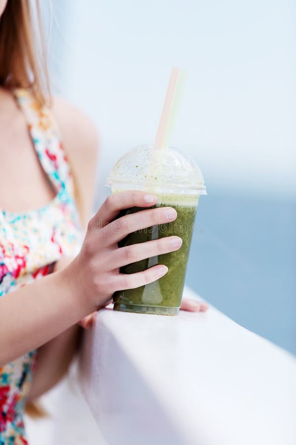Groene plantaardige smoothie - gezond het eten concept royalty-vrije stock foto Groene plantaardige smoothie - gezond het eten concept royalty-vrije stock foto