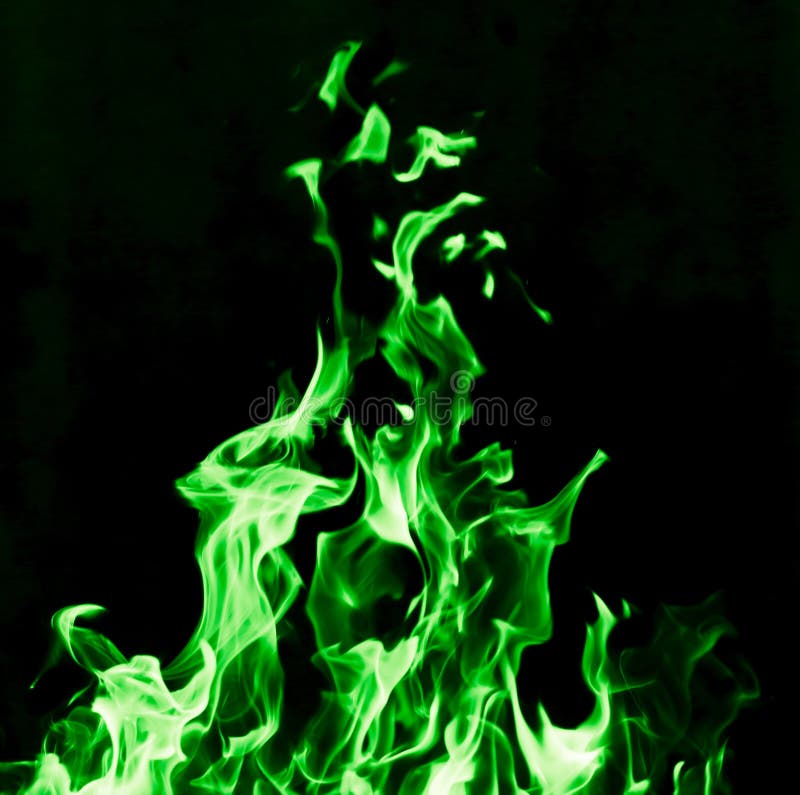 Groene vlambrand op zwarte achtergrond