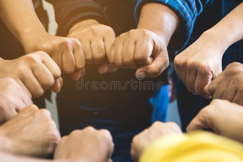 Groep van het commerciële de toetredende hand teamwerk samen royalty-vrije stock fotografie Groep van het commerciële de toetredende hand teamwerk samen royalty-vrije stock fotografie