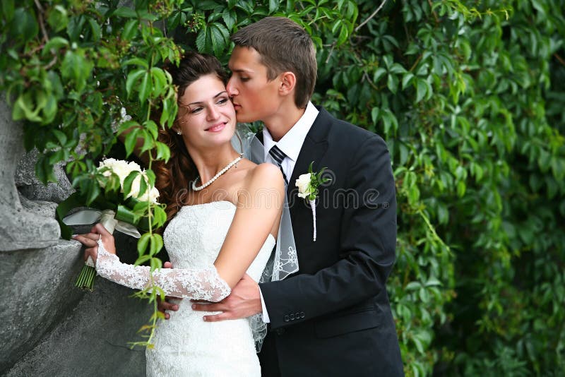 Groom невесты счастливый стоковые изображения rf