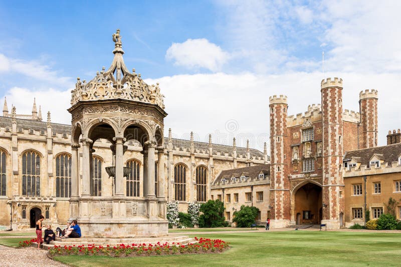Groot Hof van Drievuldigheidsuniversiteit op de Universiteit van Cambridge het UK