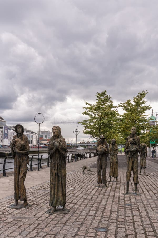 Groot Iers Hongersnoodstandbeeld in Dublin, Ierland stock afbeeldingen Groot Iers Hongersnoodstandbeeld in Dublin, Ierland stock afbeeldingen