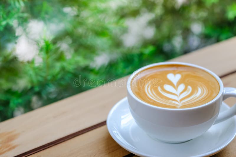 Gros Plan Une Tasse De Café Chaud Sur La Table Dans Le