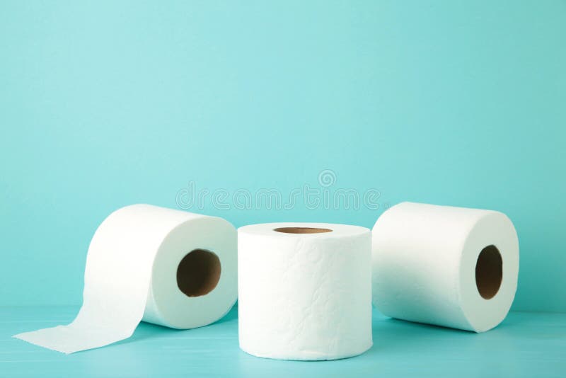 Rouleau De Papier Toilette Sur Fond Blanc Avec Copie Espace Gros Plan  Rouleau De Papier Essuie-tout