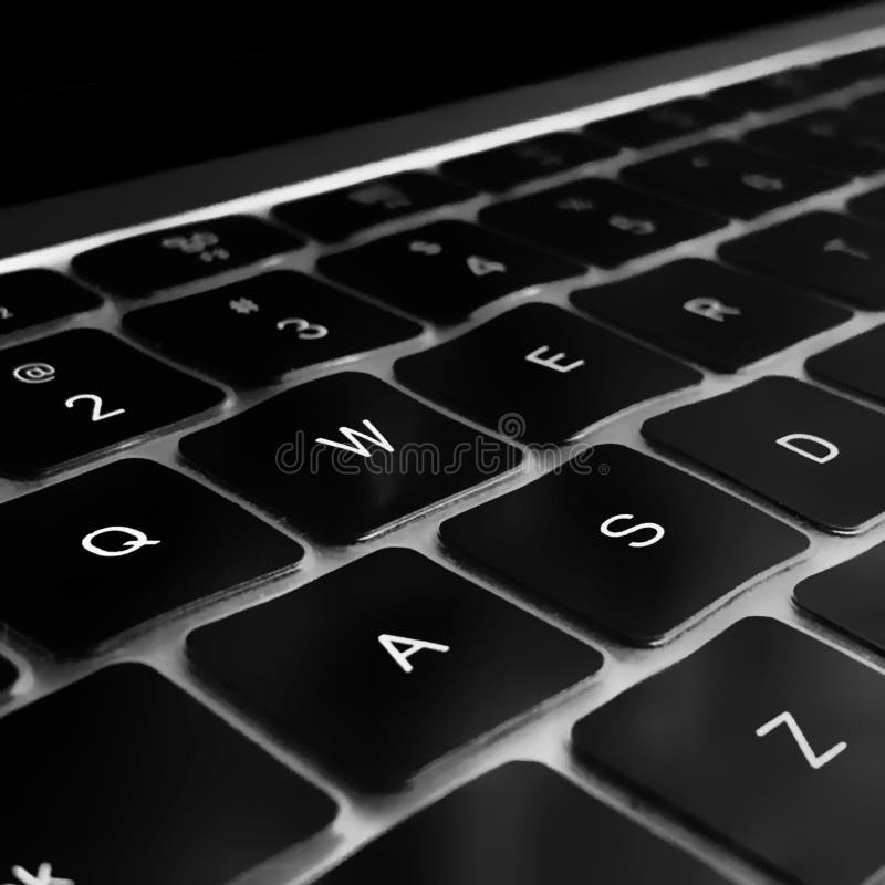 Gros plan noir de clavier pour la mise en réseau de l'ordinateur et le travail numérique de sites Web informatiques photos stock