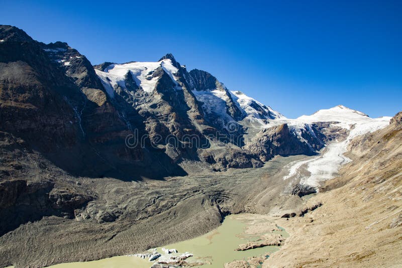 Grossglockner, montanha nos cumes de Áustria imagem de stock Grossglockner, montanha nos cumes de Áustria imagem de stock