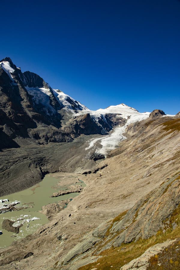 Grossglockner, montanha nos cumes de Áustria imagem de stock Grossglockner, montanha nos cumes de Áustria imagem de stock