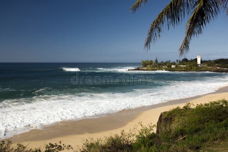 Grote branding bij Waimea-baai, het Noordenkust van O'ahu, Hawaï royalty-vrije stock foto Grote branding bij Waimea-baai, het Noordenkust van O'ahu, Hawaï royalty-vrije stock foto
