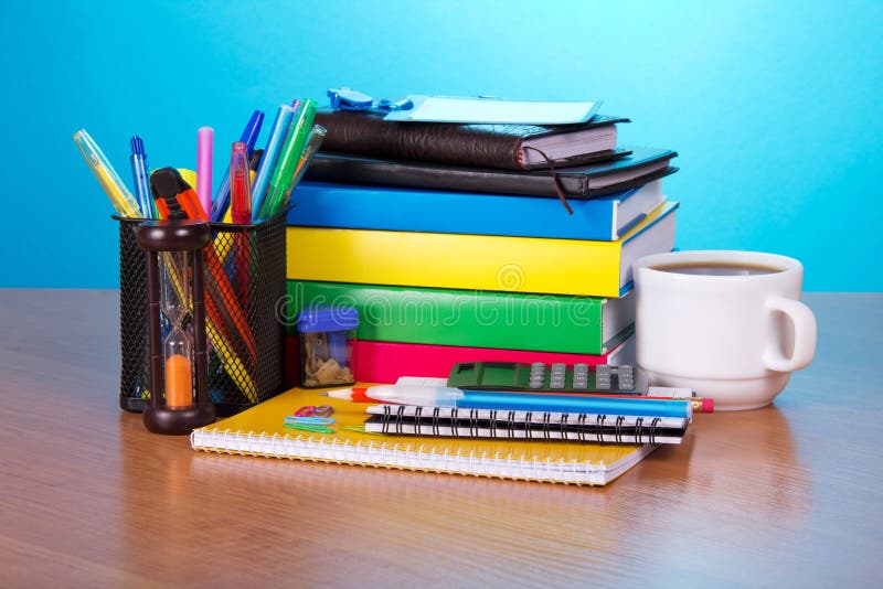 Grote reeks van bureau en schoollevering stock afbeelding