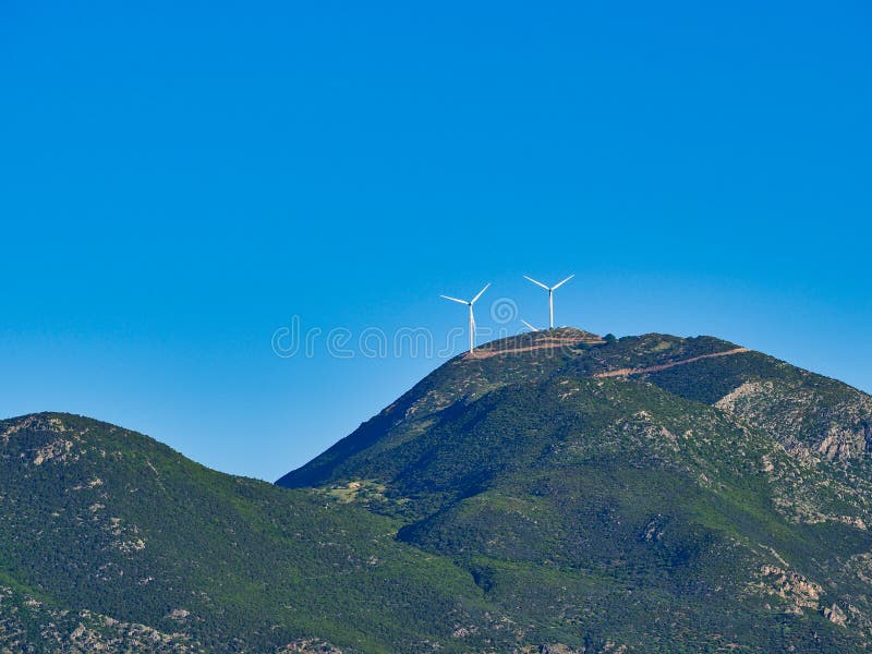 Grote Windturbines op Griekse Berg, Griekenland royalty-vrije stock fotografie Grote Windturbines op Griekse Berg, Griekenland royalty-vrije stock fotografie