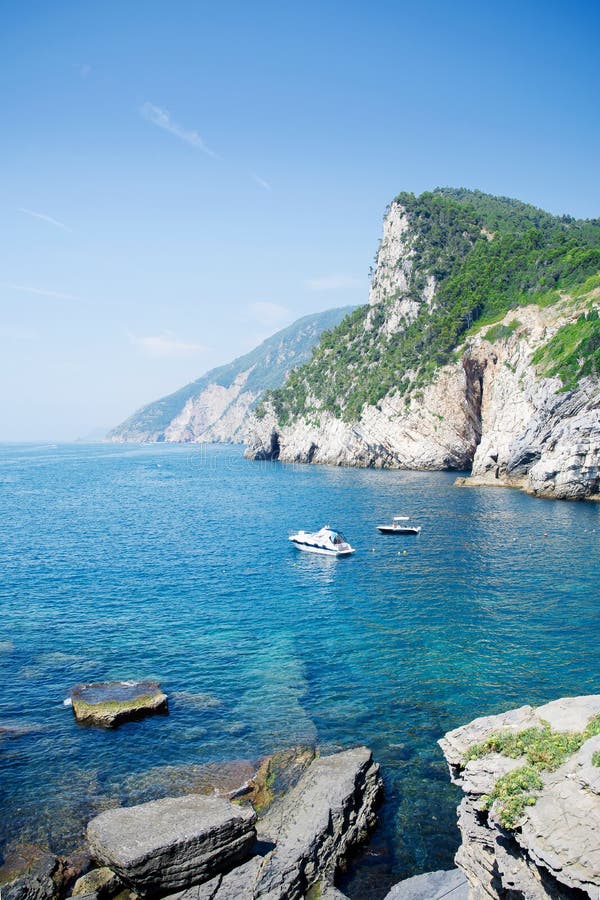 Di Lord Byron, Costa Di Grotta Con La Scogliera Della ...
