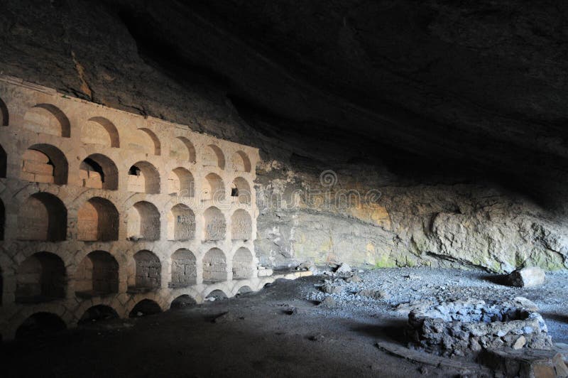 Grotta Golitsyn, bana av prinsen Golitsyn, Novyi Svit royaltyfri bild Grotta Golitsyn, bana av prinsen Golitsyn, Novyi Svit royaltyfri bild