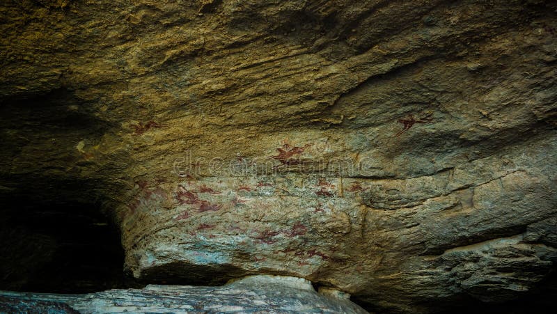 Grottamålningar och petroglyphs i hästar för Terkei grottaaka flyg, Ennedi, Tchad royaltyfri bild Grottamålningar och petroglyphs i hästar för Terkei grottaaka flyg, Ennedi, Tchad royaltyfri bild