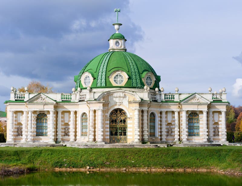 grottokuskovomoscow park arkivbild grottokuskovomoscow park arkivbild