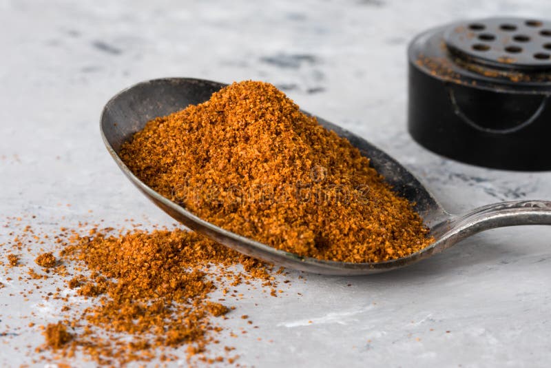 Ground Cayenne Pepper Spilled from a Vintage Spoon royalty free stock photo Ground Cayenne Pepper Spilled from a Vintage Spoon royalty free stock photo