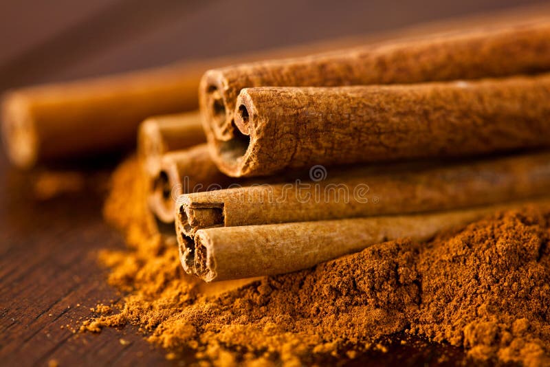 Ground cinnamon and cinnamon sticks