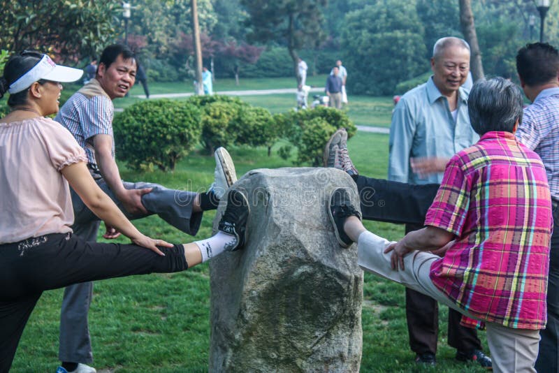 Asian Chinese seniors doing leg stretching exercise royalty free stock photography Asian Chinese seniors doing leg stretching exercise royalty free stock photography