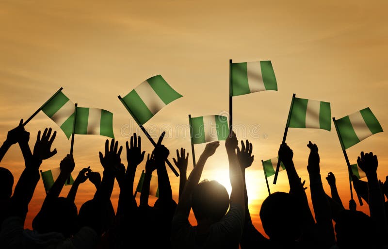 Gruppo di Persone che Sventolavano la Bandiera della Nigeria.