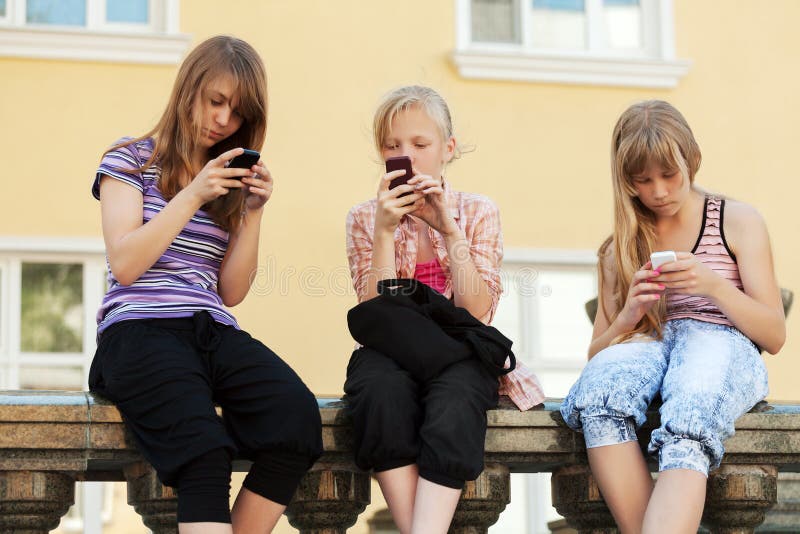 Group of teen girls calling on the phones