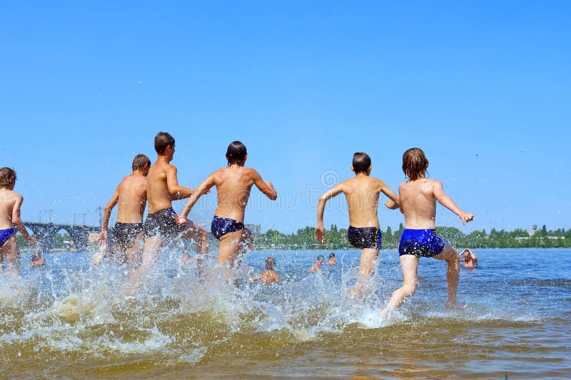 Grupo de correr Agua en caliente verano.