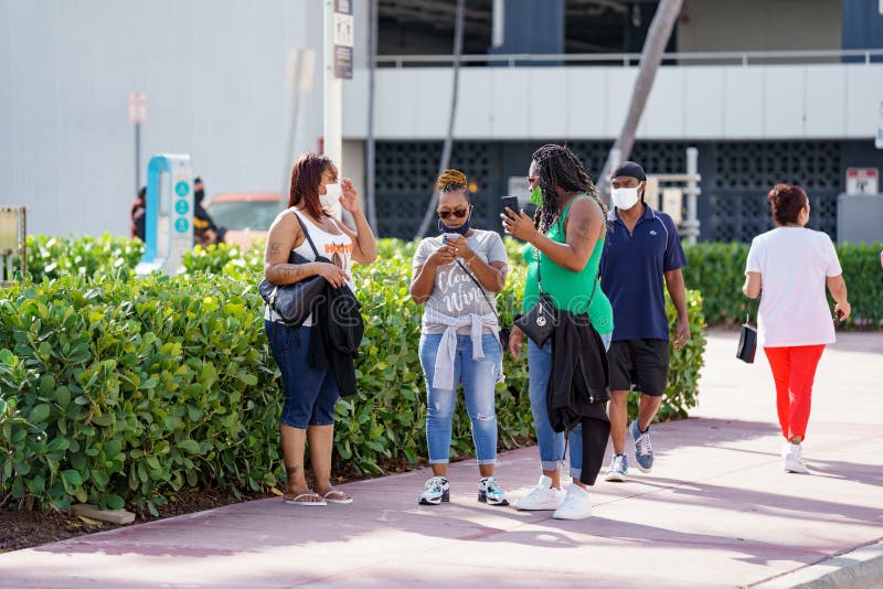 Group of Women Ordering a Lyft Uber Ride from Phone Editorial Stock Image Image of ride, miami